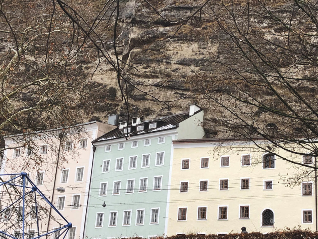 Häuser im Felsen Salzburg